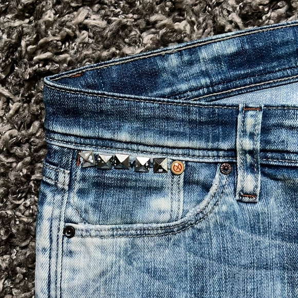 Sinclair Jean shorts - Picture 2 of 9